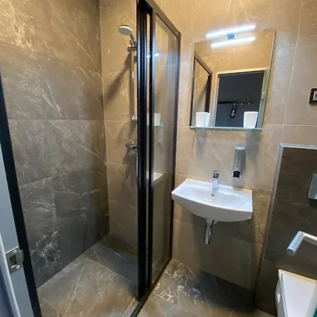 Hotel Lift - Derybasivska *