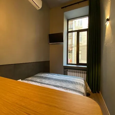 Lift - Derybasivska Hotel