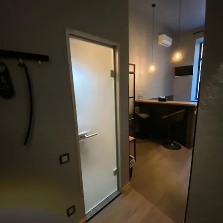 Lift - Derybasivska Hotel Odesa