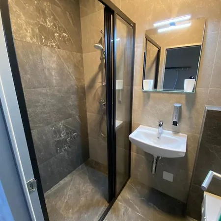 Hotel Lift - Derybasivska *