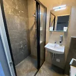Hotel Lift - Derybasivska *