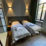 Hotel Lift - Derybasivska *