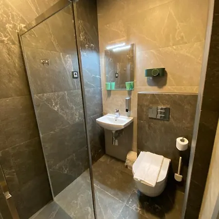 Lift - Derybasivska Hotel