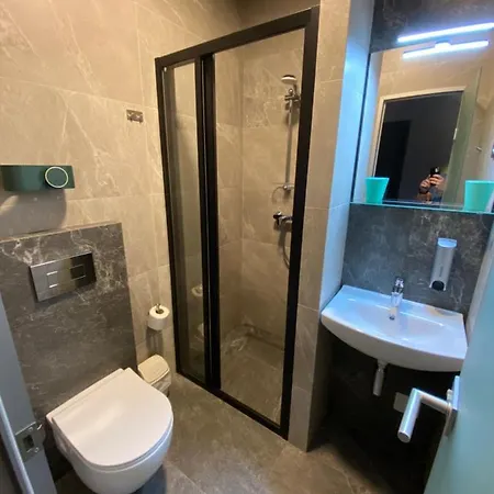 Hotel Lift - Derybasivska *