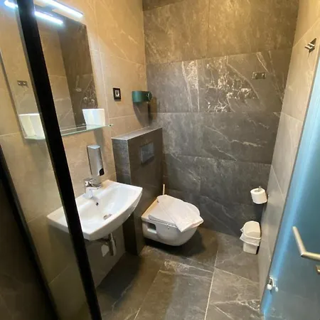 Lift - Derybasivska Hotel Odesa